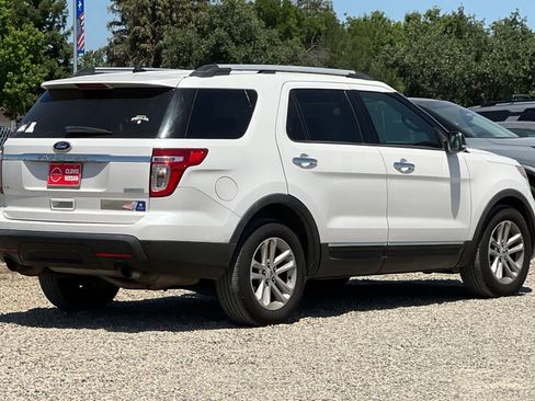 Used 2013 Ford Explorer XLT FWD image 3