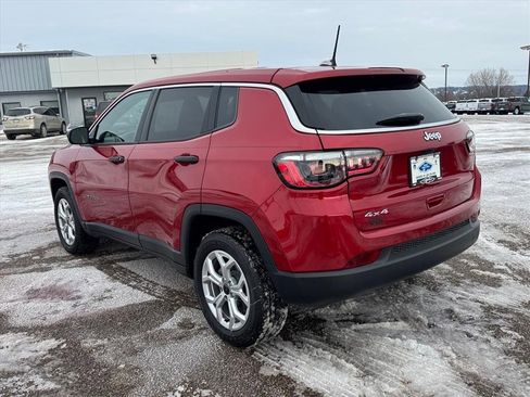 Used 2025 Jeep Compass Sport image 4