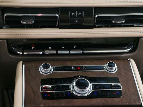 Used 2023 Lincoln Aviator Reserve w/ Equipment Group 201A RWD image 20