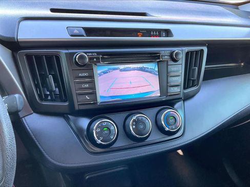 Used 2018 Toyota RAV4 LE image 25