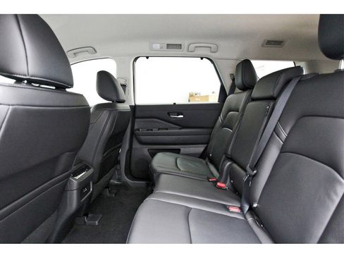 New 2025 Nissan Pathfinder SL image 10