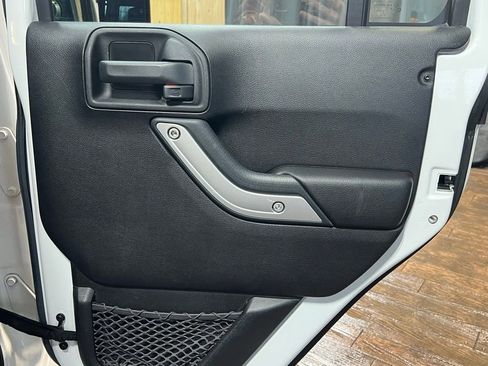 Used 2015 Jeep Wrangler Unlimited Sahara w/ Connectivity Group image 16