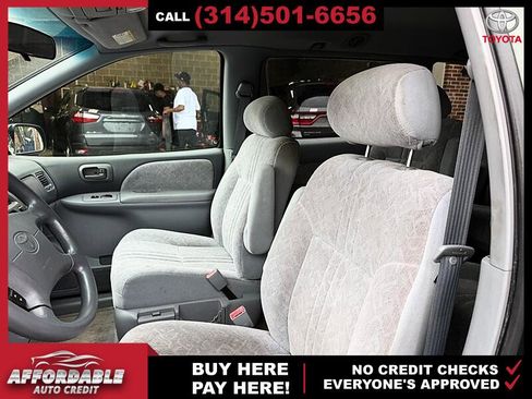 Used 2000 Toyota Sienna LE FWD image 10