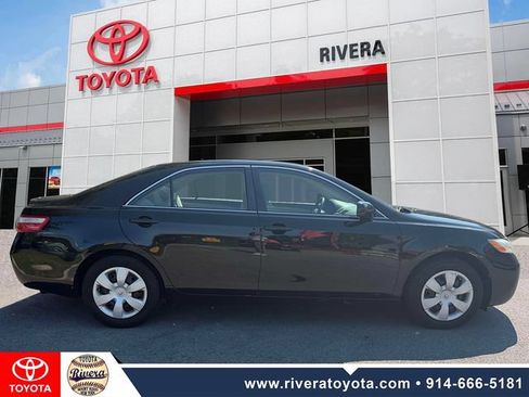 Used 2009 Toyota Camry LE FWD image 4