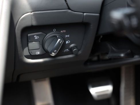 Used 2018 Audi R8 V10 plus w/ Full Leather Package image 45