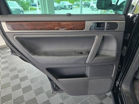 Used 2004 Volkswagen Touareg V8 AWD/4WD image 38