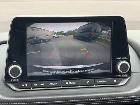 Used 2023 Nissan Rogue SV image 15