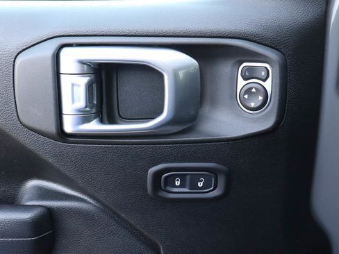 Used 2022 Jeep Wrangler Unlimited Sport AWD/4WD image 17