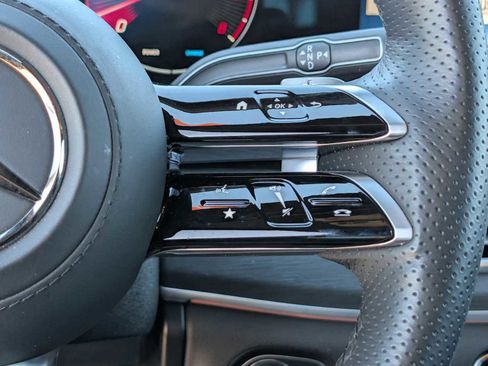 Used 2025 Mercedes-Benz GLS 450 4MATIC image 12