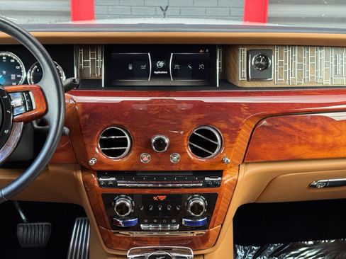 Used 2018 Rolls-Royce Phantom Extended Wheelbase RWD image 34