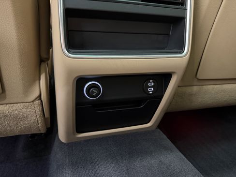 Certified 2023 Porsche Cayenne Platinum Edition image 21