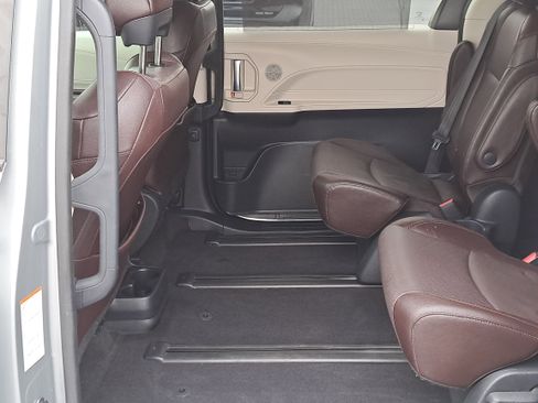 Certified 2021 Toyota Sienna Platinum image 15