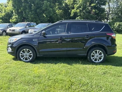 Used 2018 Ford Escape SE w/ Ford Safe & Smart Package AWD/4WD image 3