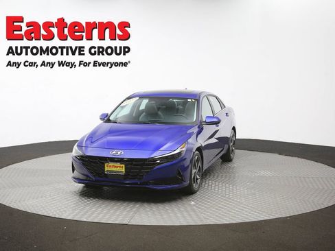 Used 2023 Hyundai Elantra Limited w/ Preferred Accessory Package FWD image 56