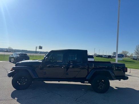 Used 2022 Jeep Gladiator Sport AWD/4WD image 6