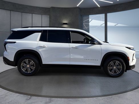 Certified 2024 Chevrolet Traverse LT w/ Trailering Package FWD image 7