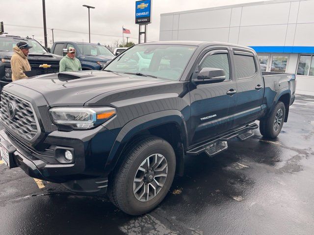 Used 2023 Toyota Tacoma TRD Sport AWD/4WD image 2