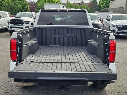 Used 2025 Toyota Tacoma SR5 AWD/4WD image 10
