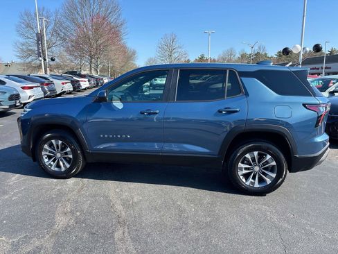 Used 2025 Chevrolet Equinox LT w/ Safety and Technology Package AWD/4WD image 2