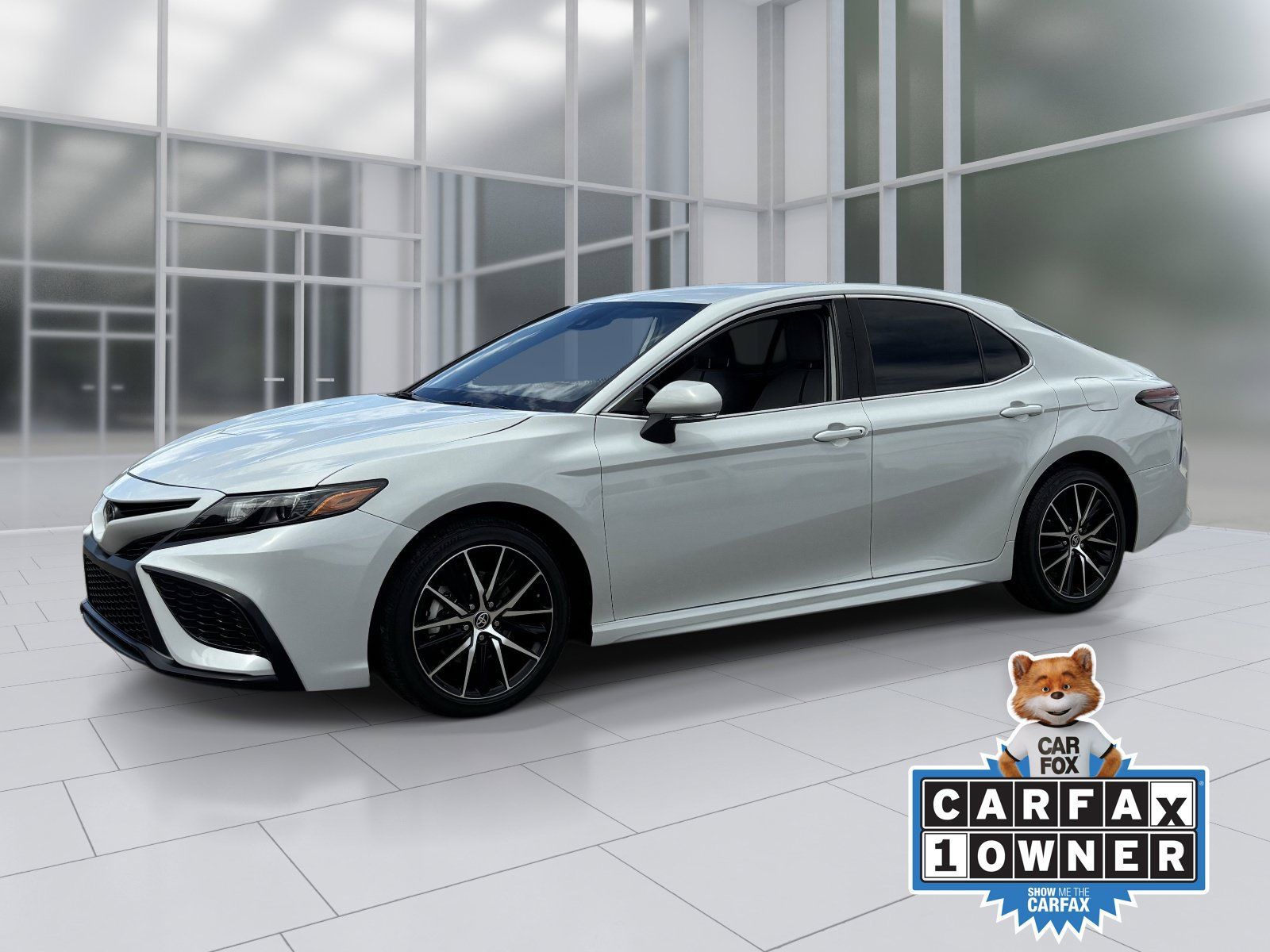 Used 2024 Toyota Camry SE FWD image 2