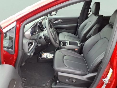 New 2026 Chrysler Voyager LX image 17