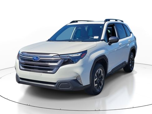 Used 2025 Subaru Forester Premium AWD/4WD image 4