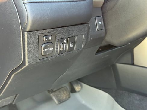 Used 2018 Toyota RAV4 Limited FWD image 9