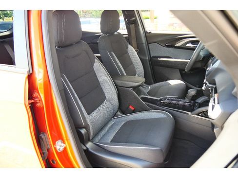 Used 2022 Chevrolet TrailBlazer LT w/ LPO, Blackout Package AWD/4WD image 12