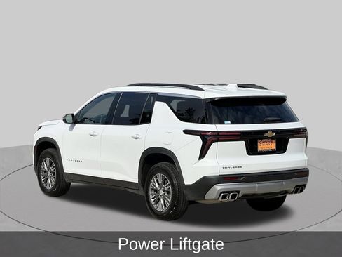 Used 2025 Chevrolet Traverse LT FWD image 4