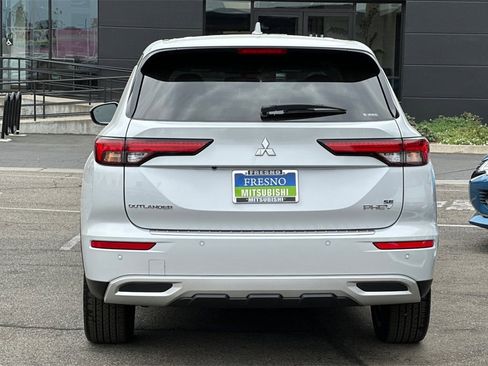 New 2025 Mitsubishi Outlander SE image 6