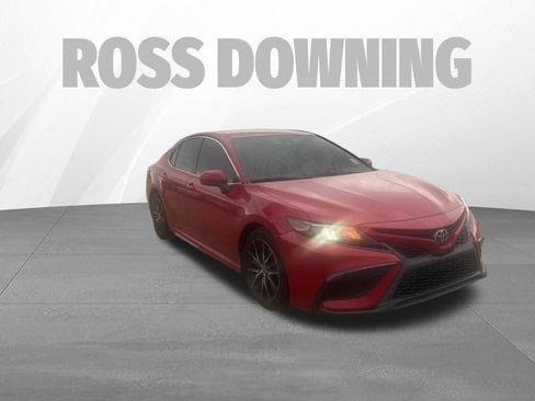 Used 2021 Toyota Camry SE FWD image 3