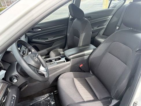 Used 2024 Nissan Altima 2.5 SV FWD image 14