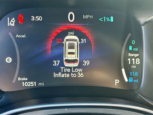 Used 2023 Chrysler Pacifica Limited w/ Uconnect Theater Family Group image 13