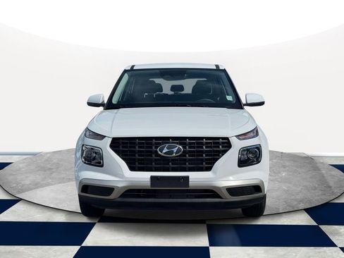 Used 2025 Hyundai Venue SE FWD image 2