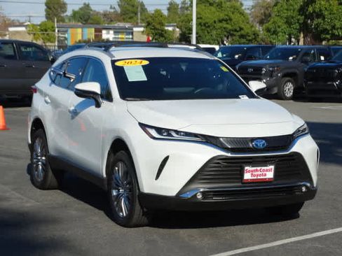 Certified 2024 Toyota Venza XLE image 2