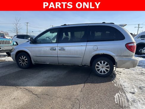 Used 2003 Chrysler Town & Country EX image 27