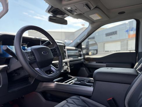 New 2026 Ford F250 Lariat w/ Black Appearance Package AWD/4WD image 18