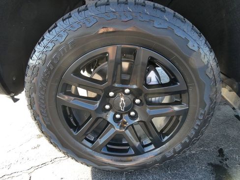 Used 2025 Chevrolet Silverado 1500 Custom Trail Boss w/ Turbomax Blackout Package image 10