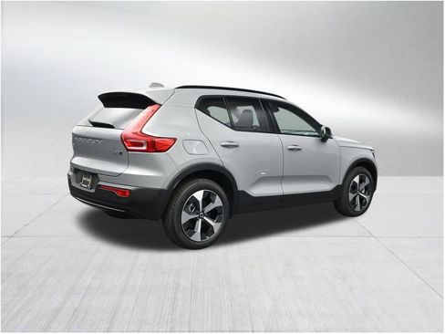 New 2026 Volvo XC40 B5 Plus w/ Protection Package Premier AWD/4WD image 5