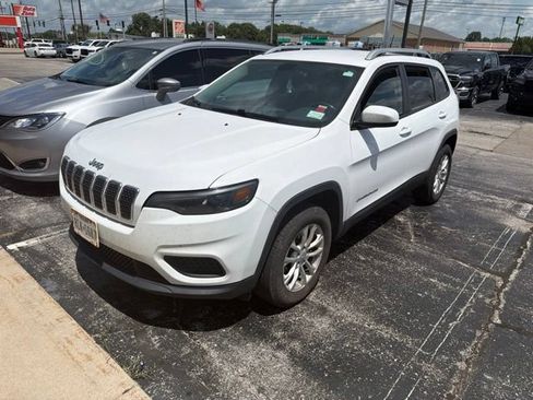 Used 2020 Jeep Cherokee Latitude w/ Cold Weather Group AWD/4WD image 2
