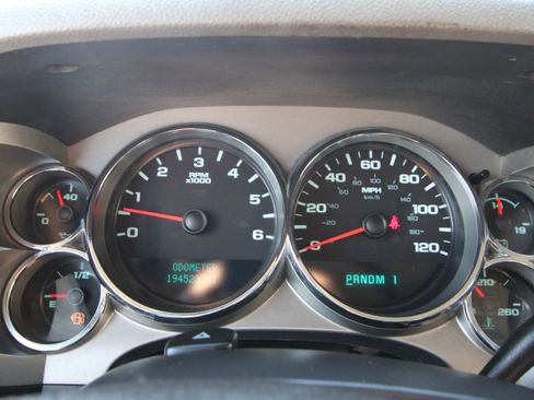 Used 2011 Chevrolet Silverado 2500 W/T w/ Snow Plow Prep Package AWD/4WD image 15