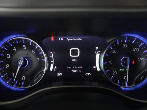 Used 2023 Chrysler Pacifica Touring-L image 15