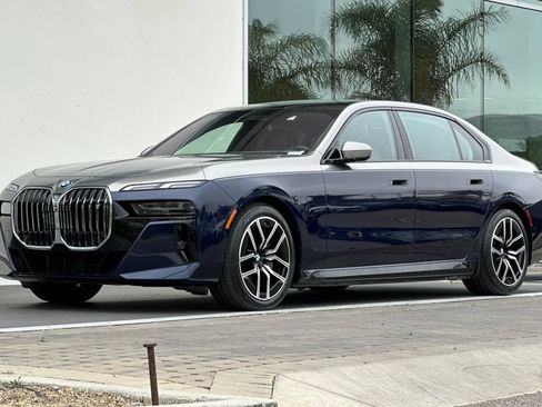 Used 2023 BMW i7 xDrive60 AWD/4WD image 7