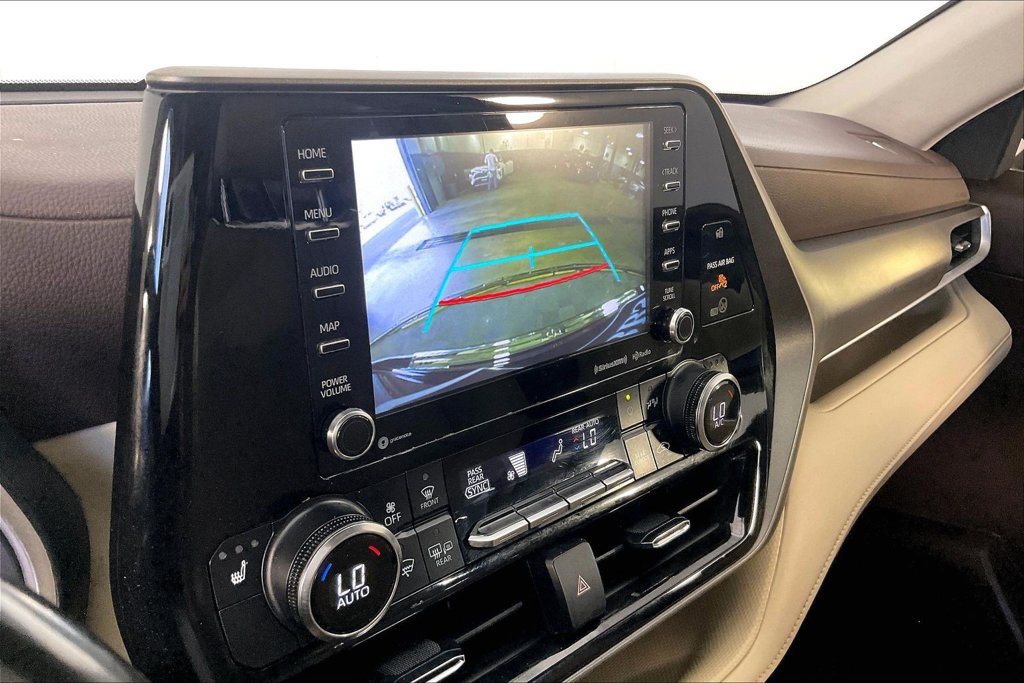 Used 2022 Toyota Highlander XLE AWD/4WD image 27
