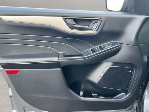 Used 2022 Ford Escape SE image 23