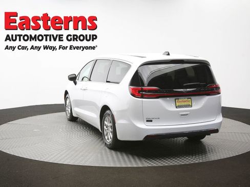 Used 2024 Chrysler Pacifica Touring-L FWD image 67