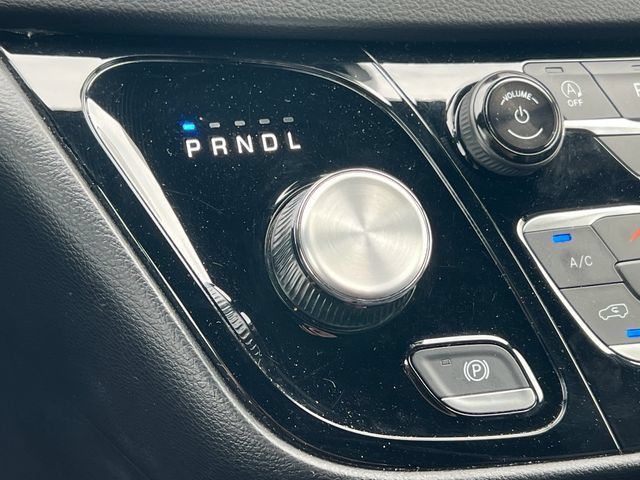 Used 2025 Chrysler Pacifica Select FWD image 29