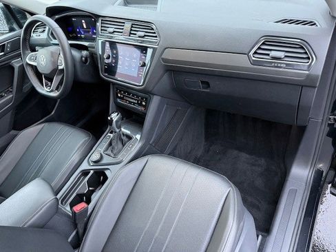 Used 2022 Volkswagen Tiguan SE image 15