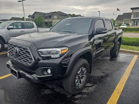 Used 2023 Toyota Tacoma TRD Off-Road w/ TRD Premium Off Road Package AWD/4WD image 3