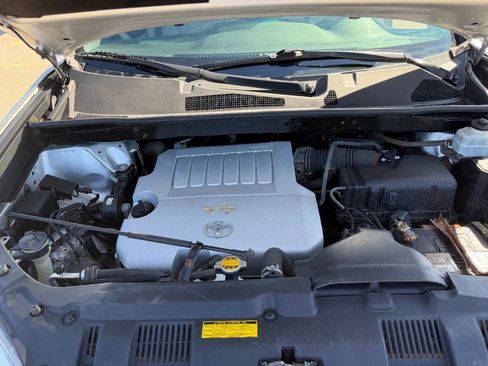 Used 2012 Toyota Highlander SE w/ Tow Pkg image 9